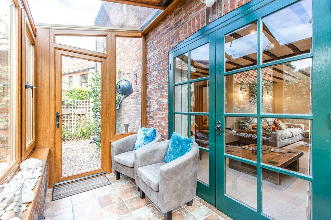 Flint and Brick Cottage in East Runton, photo 10