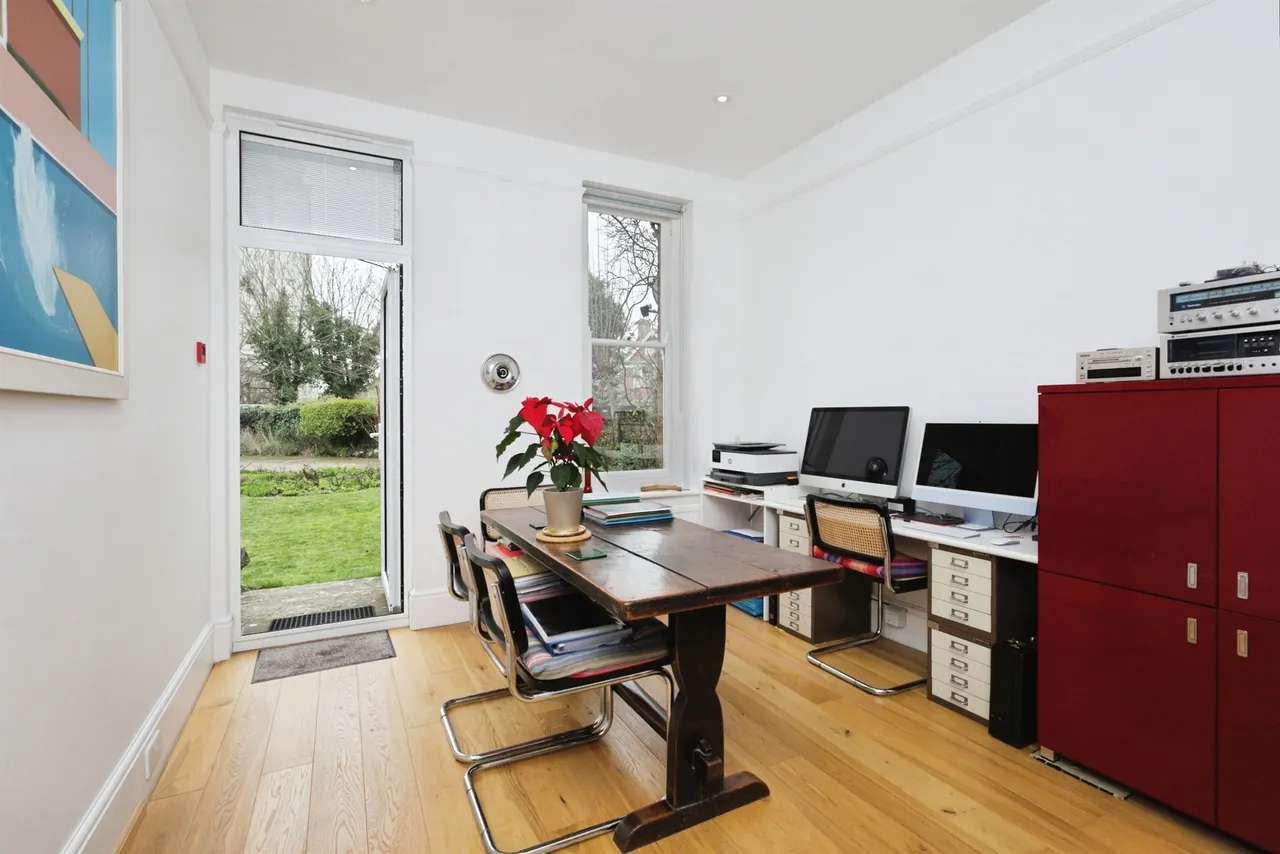 St. Johns Road, Eastbourne, photo 7