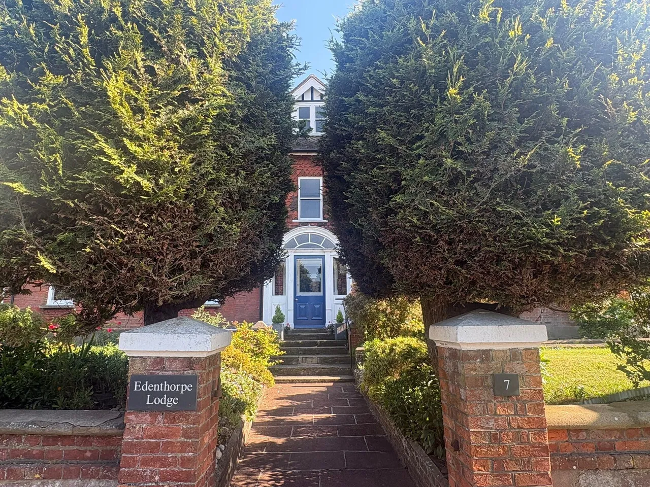 3 bed flat for sale — St. Johns Road, Eastbourne