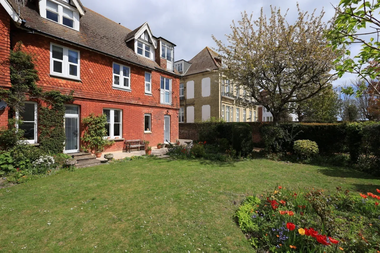 St. Johns Road, Eastbourne, photo 10
