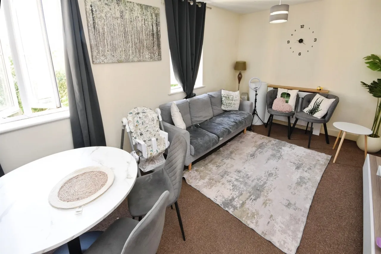 2 bed flat for sale — Holden Close, Braintree