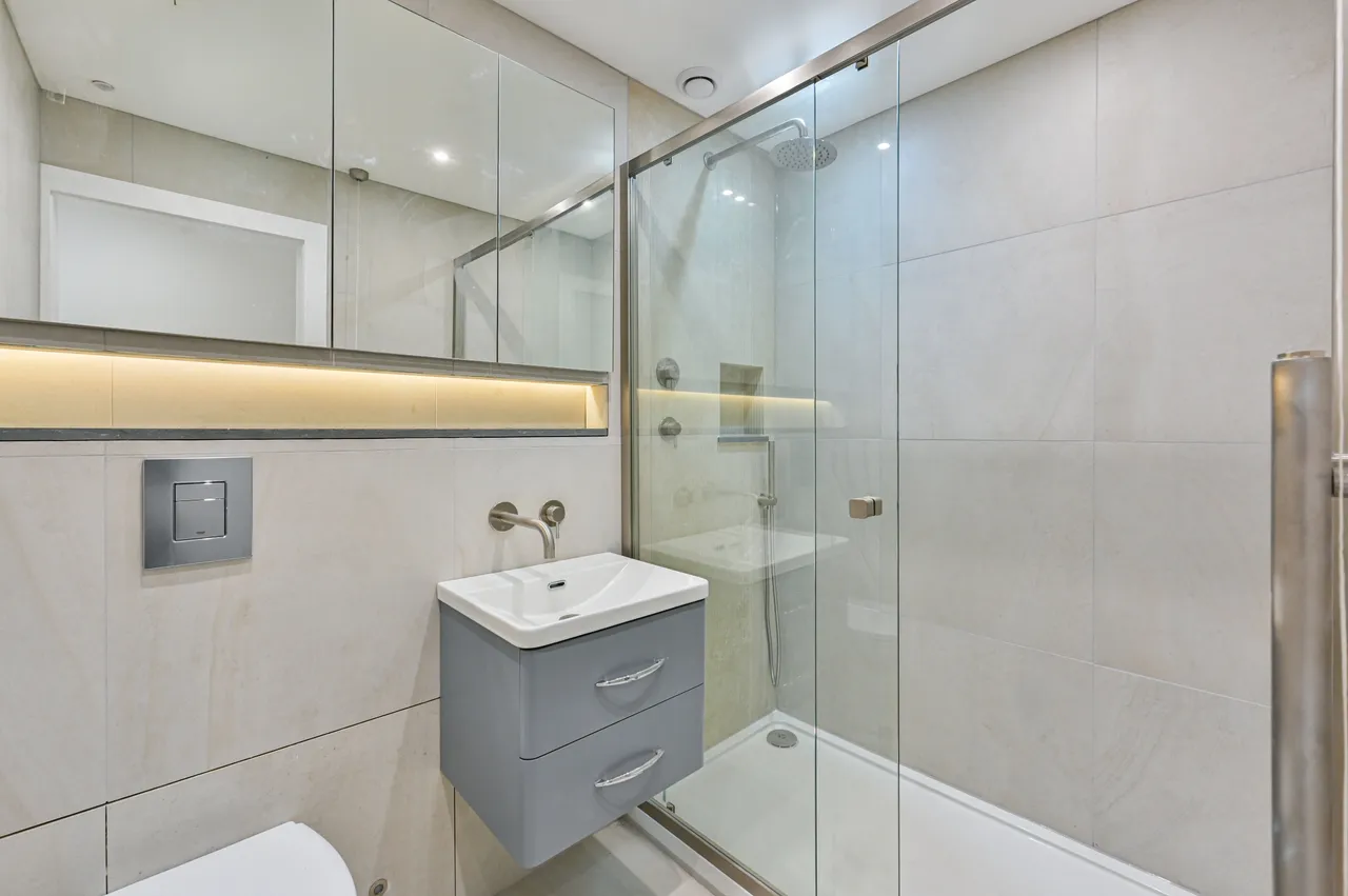 Flat 2, 75a Moore Park Road, photo 3