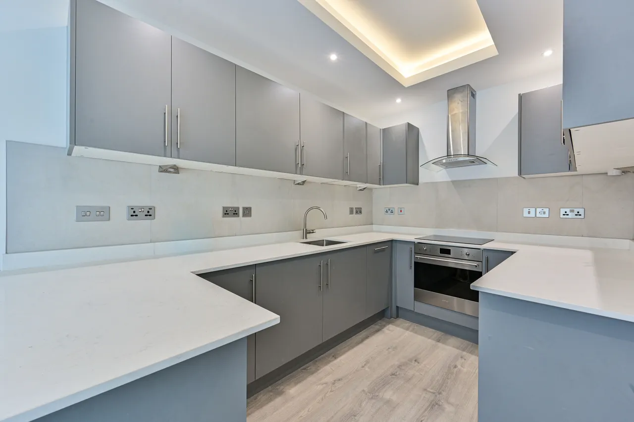 Flat 2, 75a Moore Park Road, photo 2