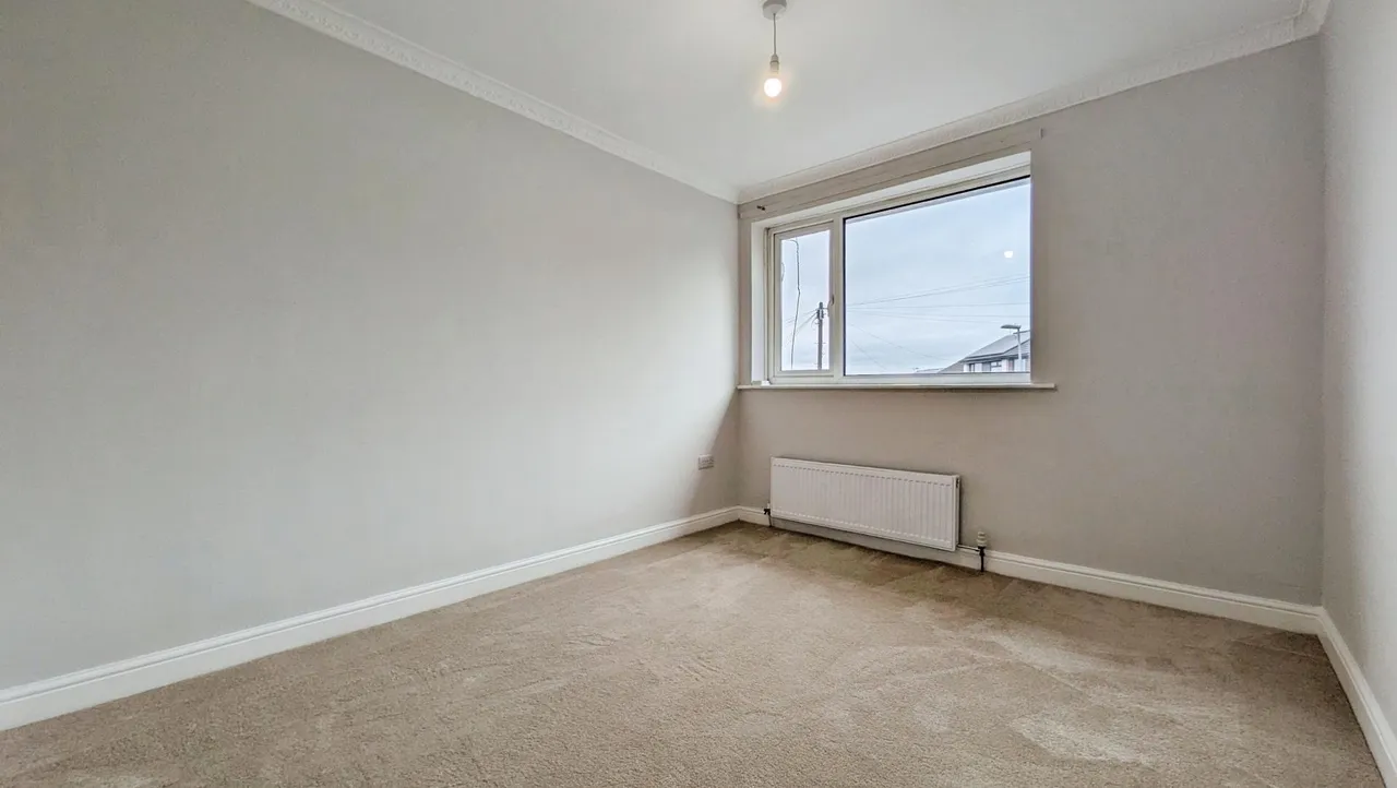 Vicarage Close, Springhead, OL4, photo 13