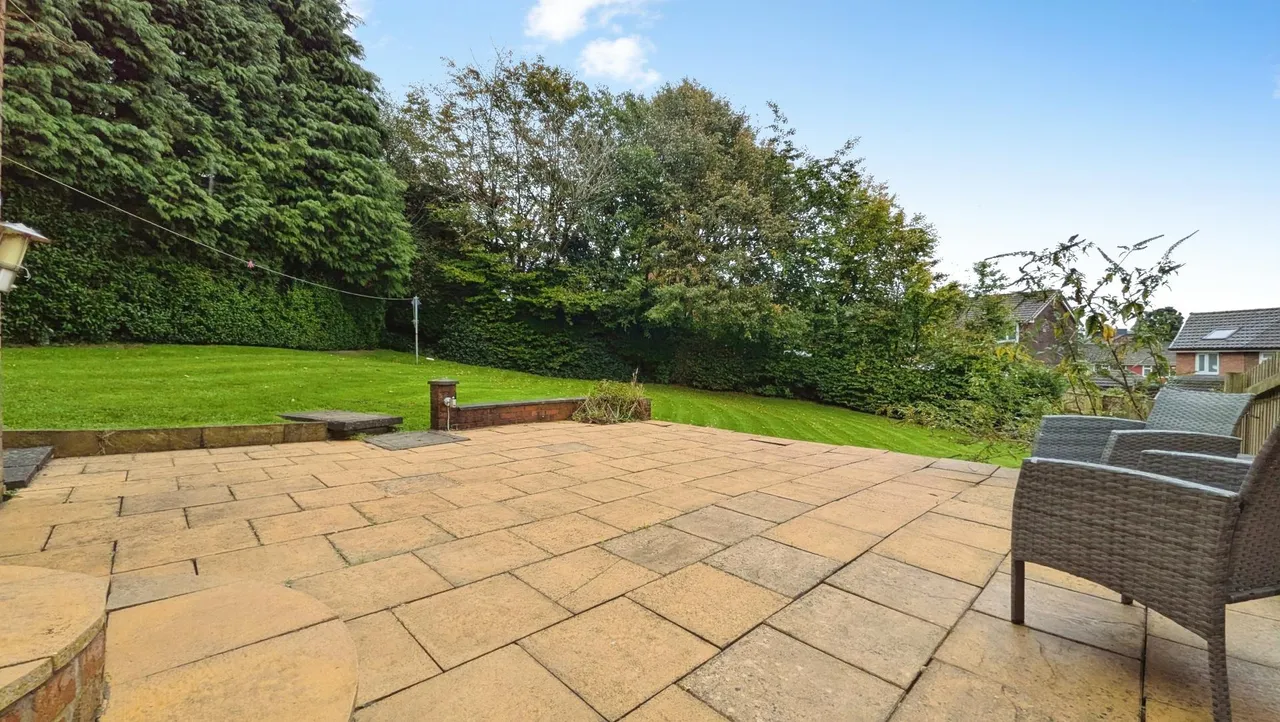 Vicarage Close, Springhead, OL4, photo 21
