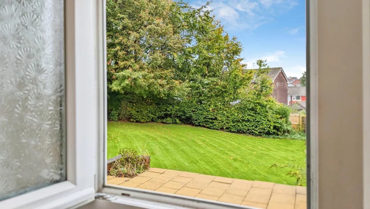 Vicarage Close, Springhead, OL4, photo 20