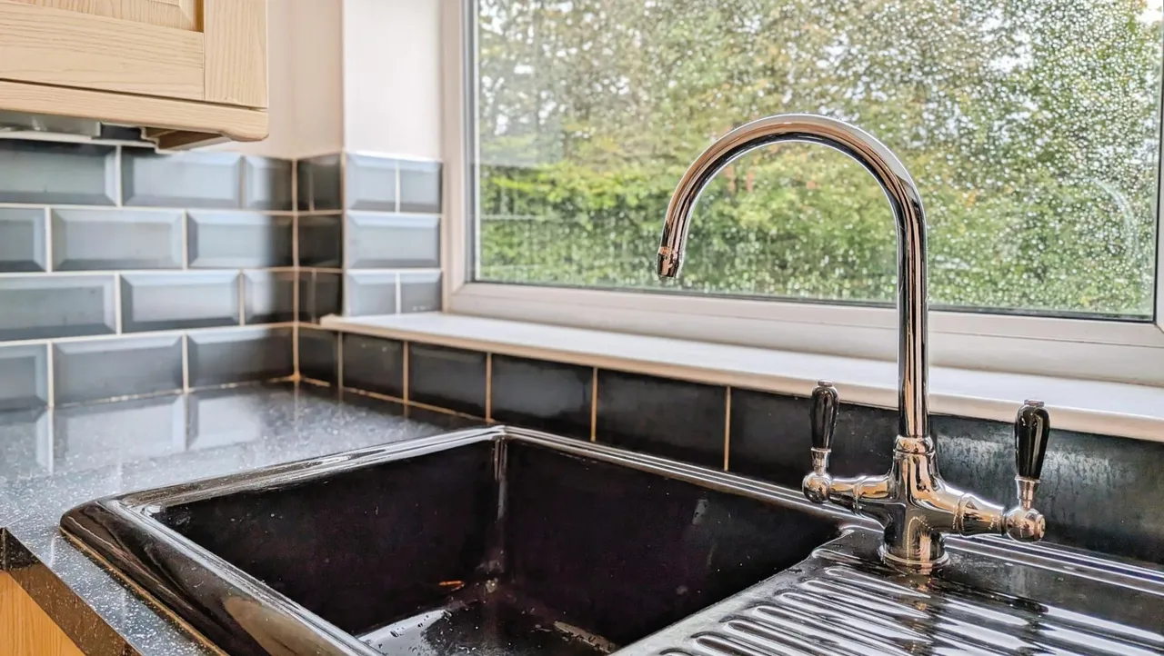 Vicarage Close, Springhead, OL4, photo 10