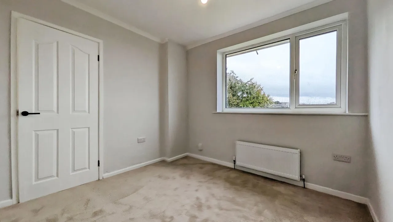 Vicarage Close, Springhead, OL4, photo 16