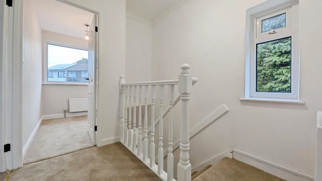 Vicarage Close, Springhead, OL4, photo 12