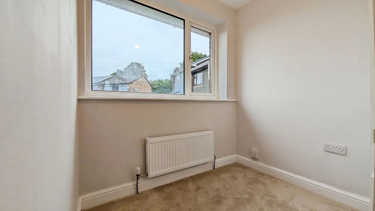 Vicarage Close, Springhead, OL4, photo 17