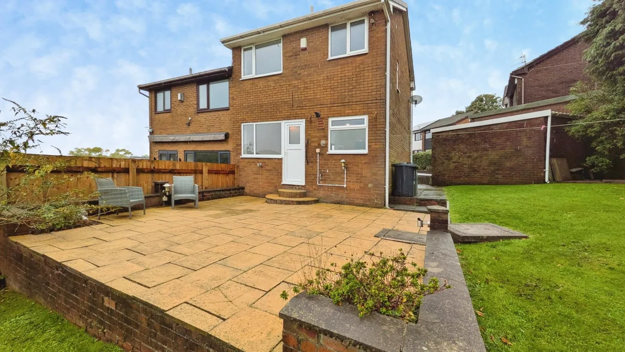 Vicarage Close, Springhead, OL4, photo 22