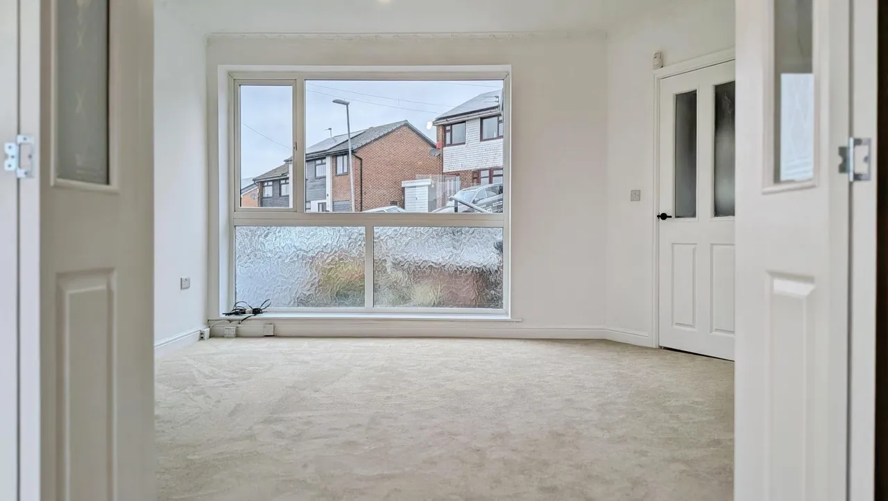 Vicarage Close, Springhead, OL4, photo 6