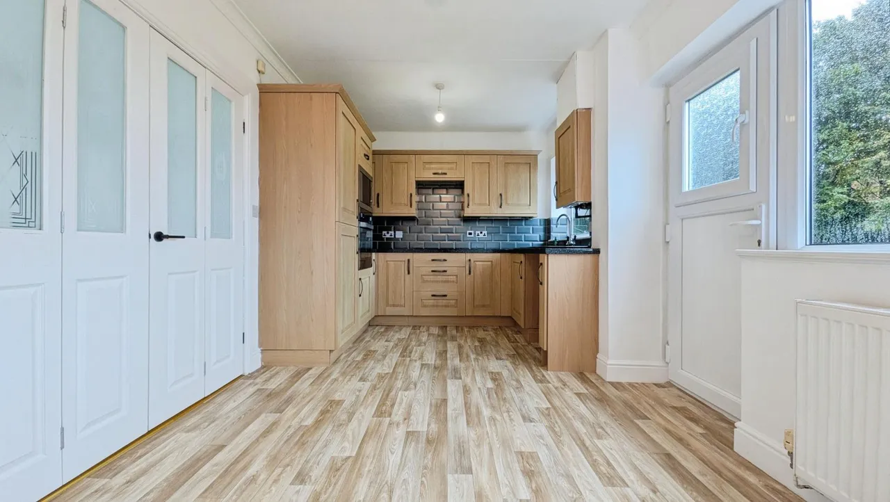 Vicarage Close, Springhead, OL4, photo 8