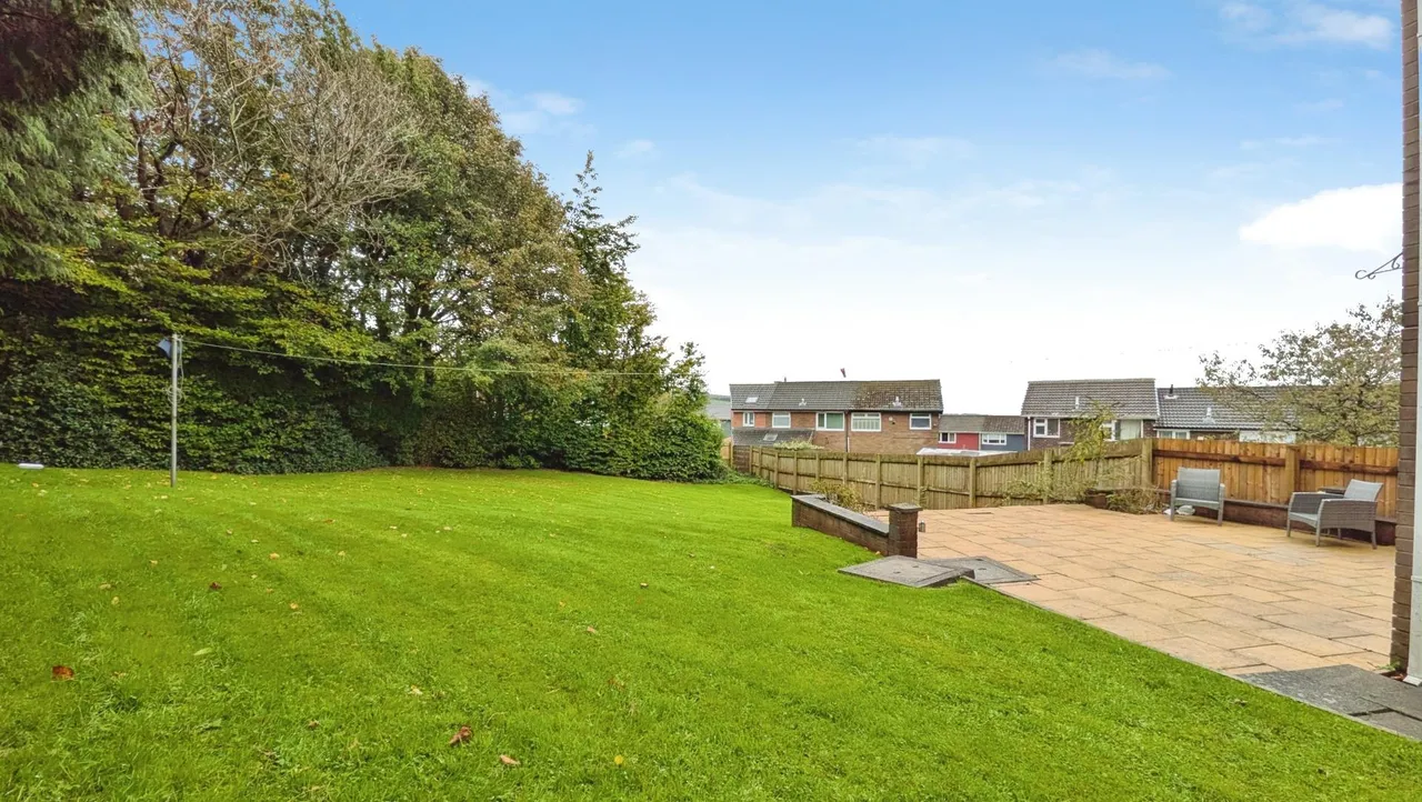 Vicarage Close, Springhead, OL4, photo 23