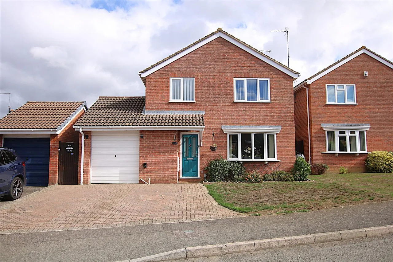 4 bed house for sale — Crownsmead, West Hunsbury