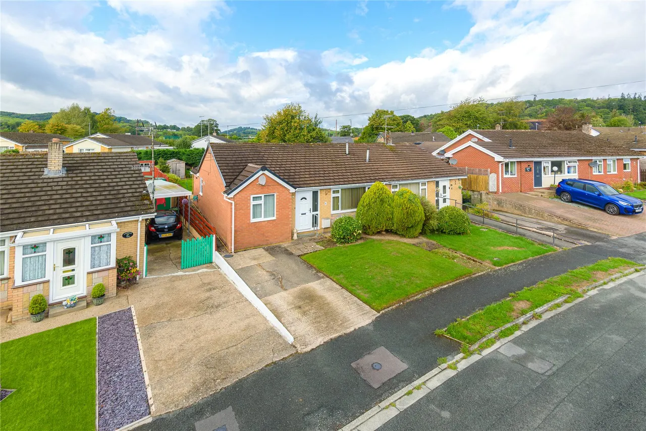 2 bed house for sale, Chepstow Avenue, Guilsfield, SY21