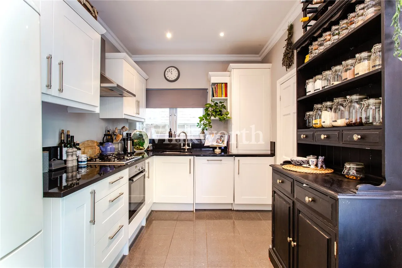Old Park Road, London, N13, photo 4