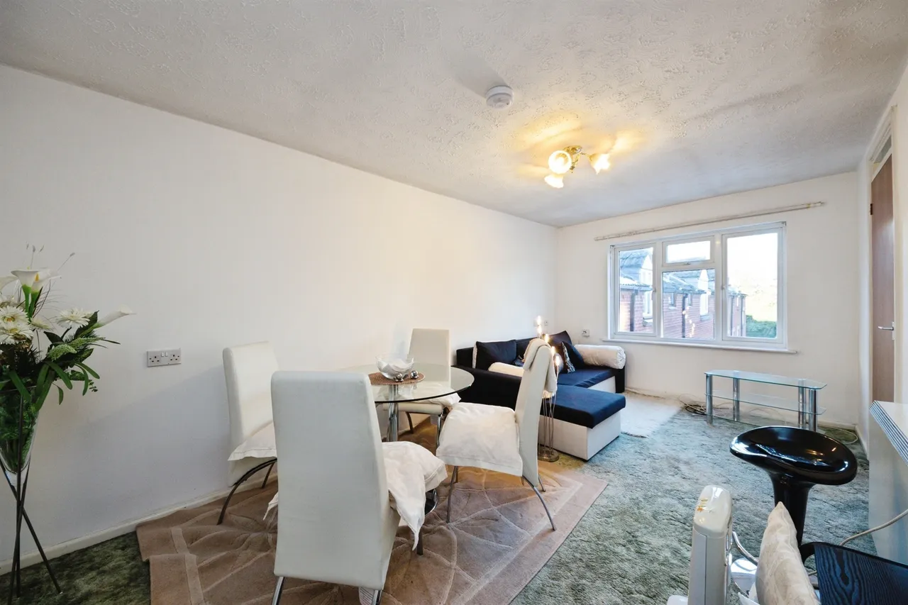 2 bed flat for sale — Pembroke Way, Birmingham