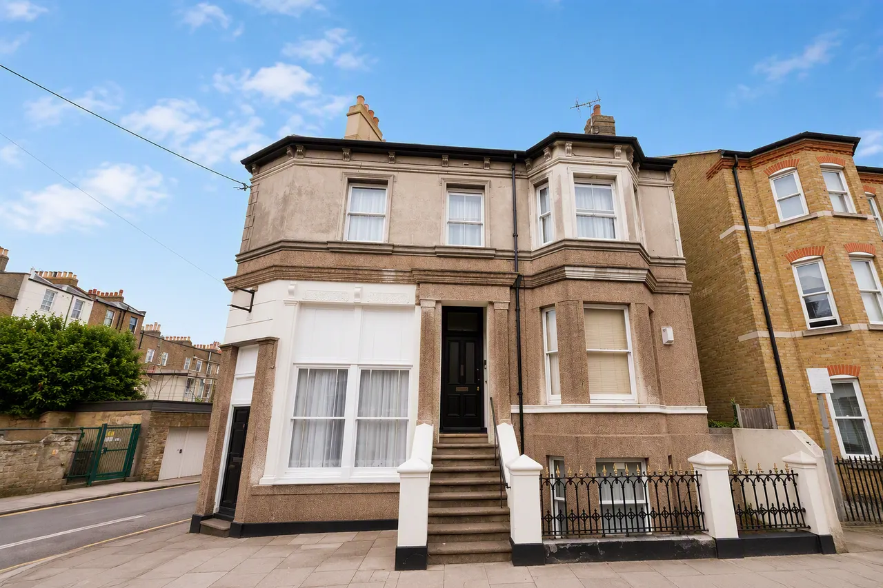 3 bed flat to rent, Dolphin Street, Herne Bay, CT6