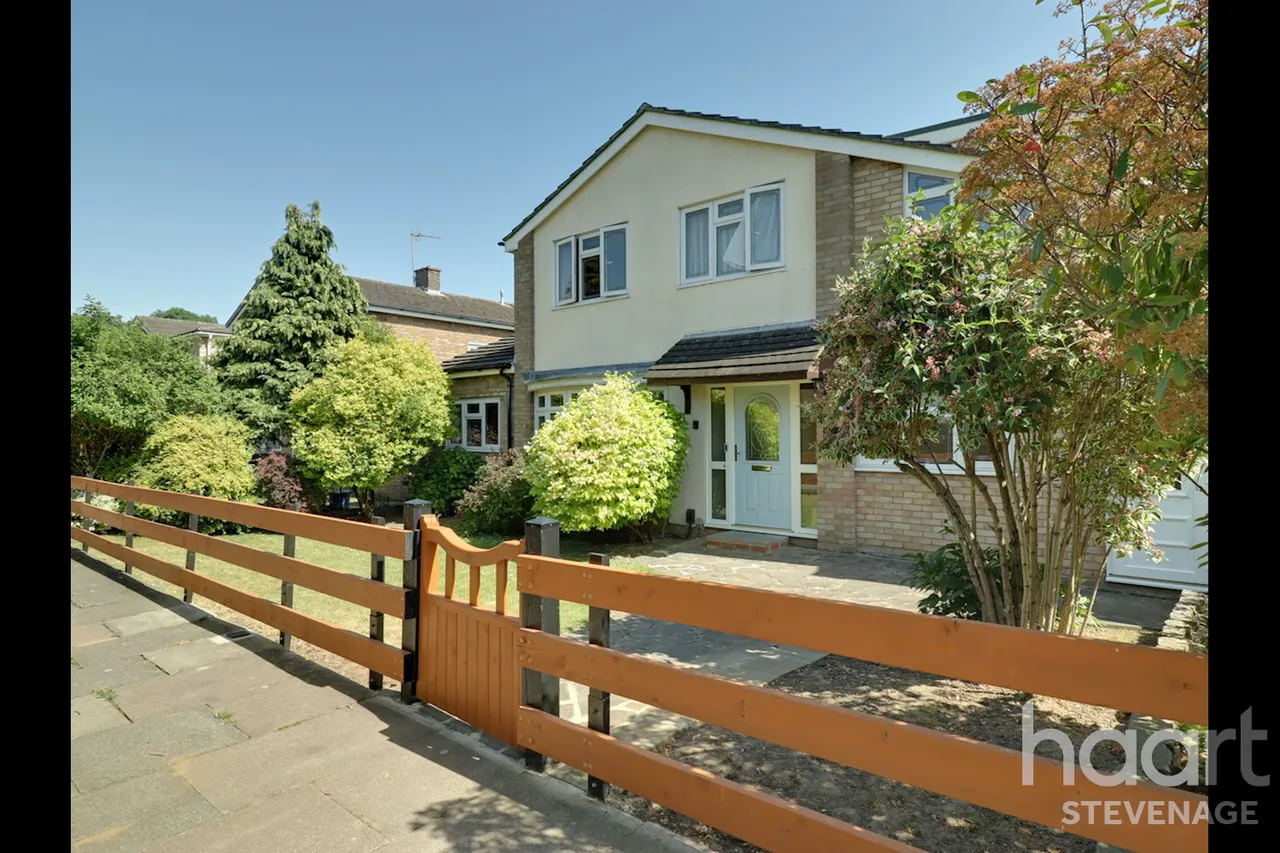 5 bed house for sale, Marlowe Close, Stevenage, SG2