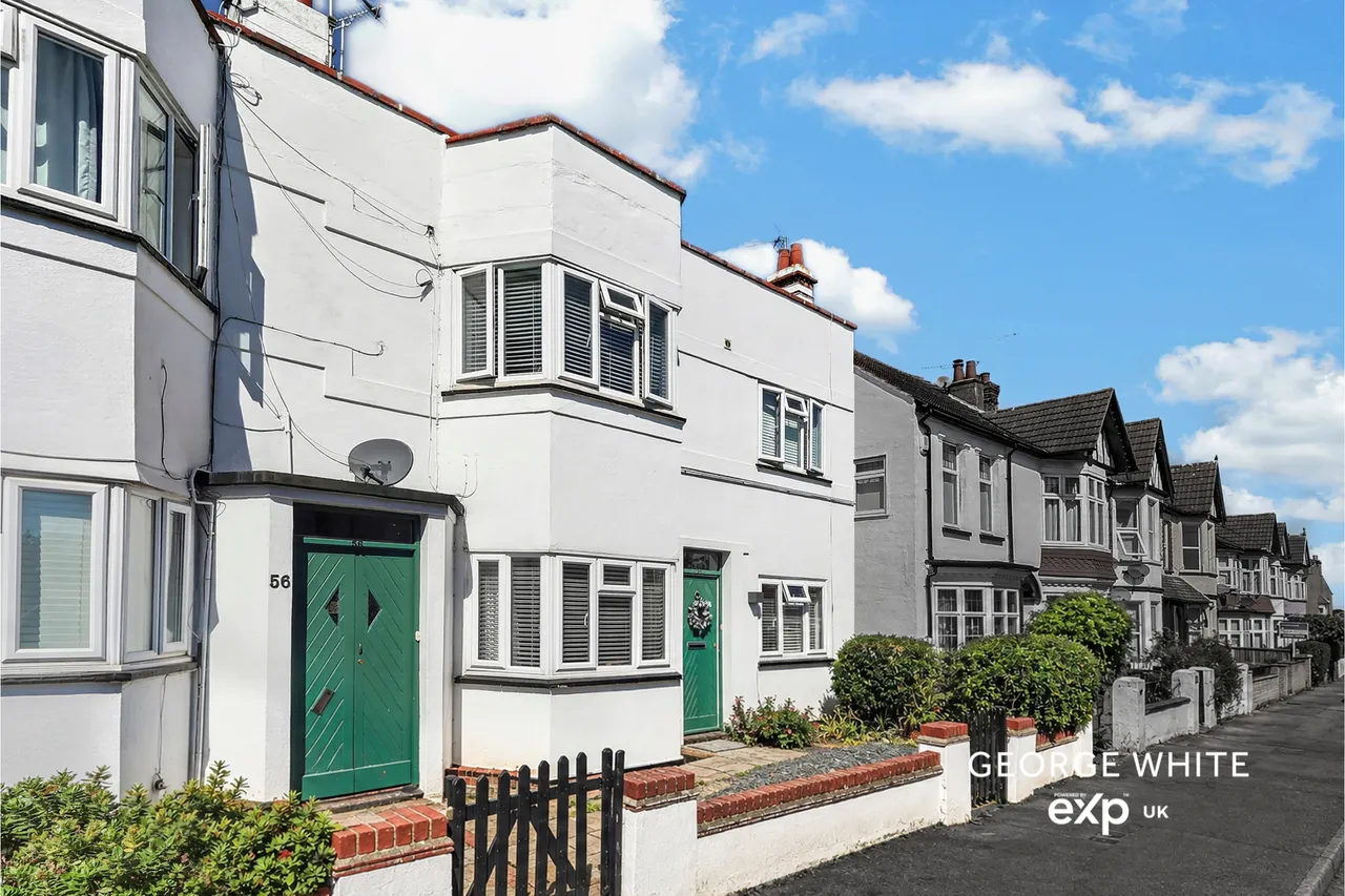 2 bed flat for sale — Southbourne Grove, Westcliff-On-Sea, SS0