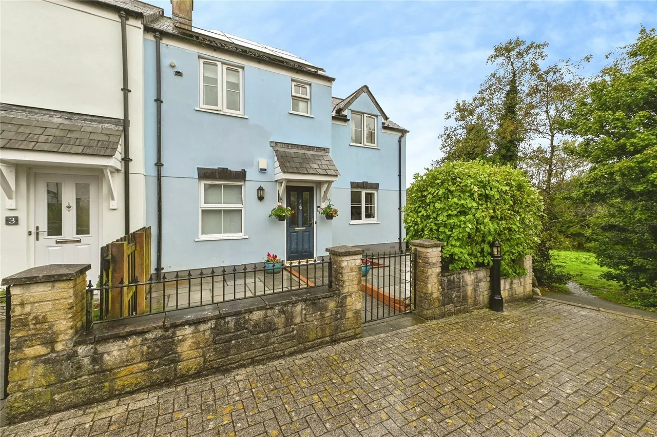 4 bed house for sale, Angarrack Court, Roche, PL26
