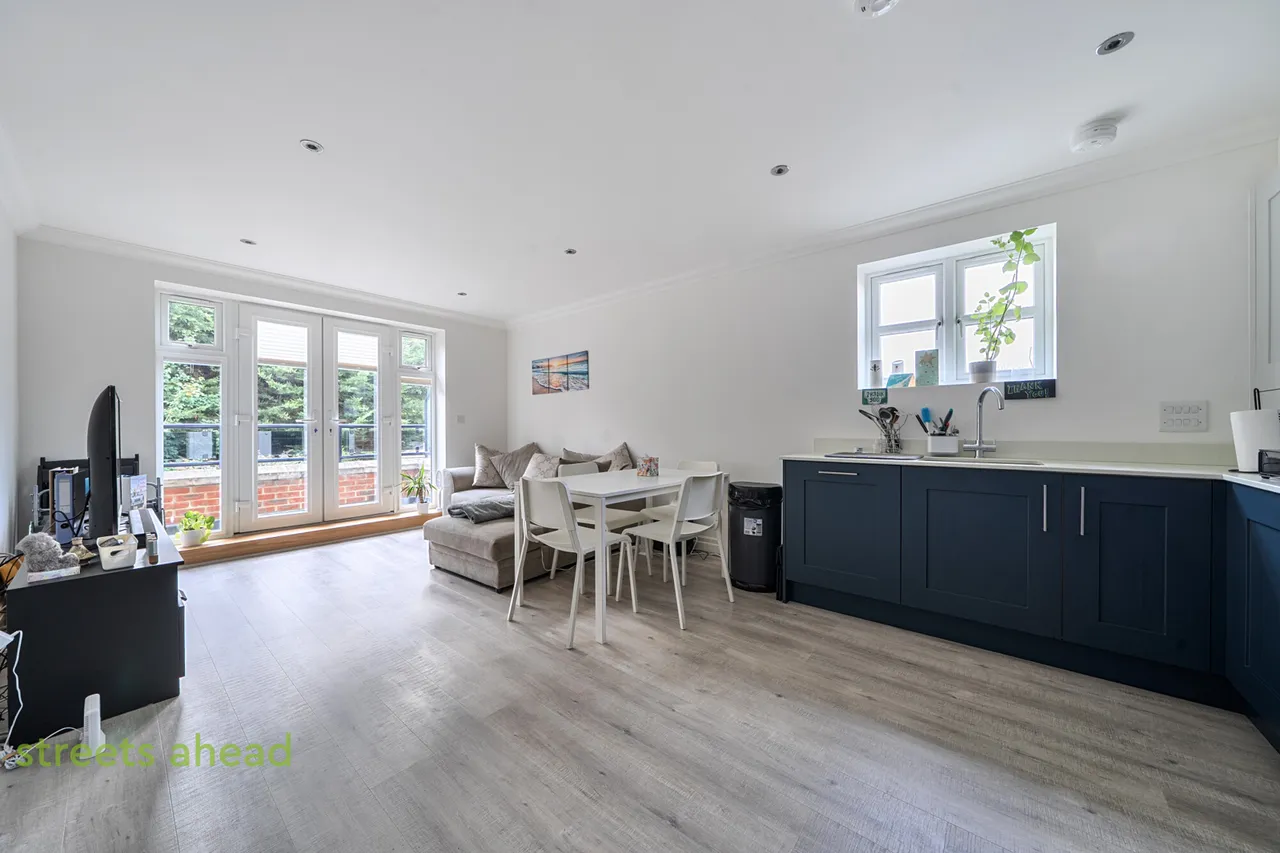 2 bed flat for sale, Hillcrest Road, Purley, CR8