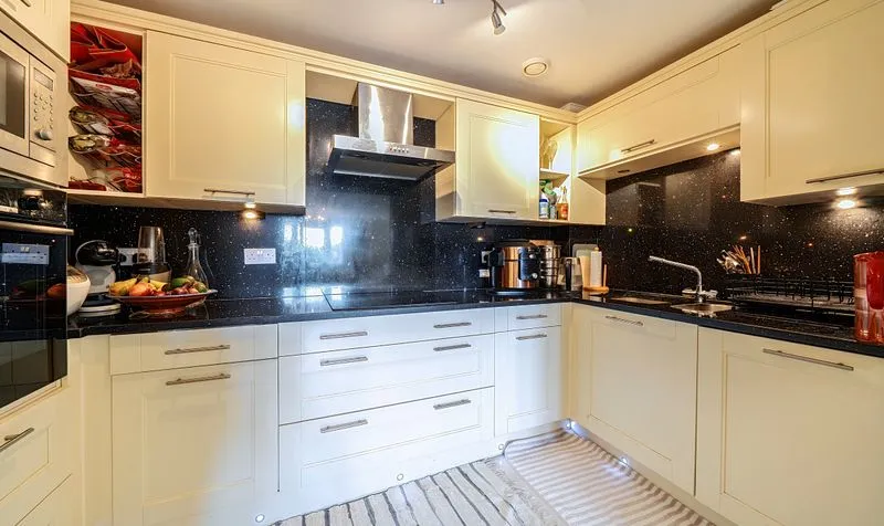 Cheam Road, Charlemont House, KT17, photo 8