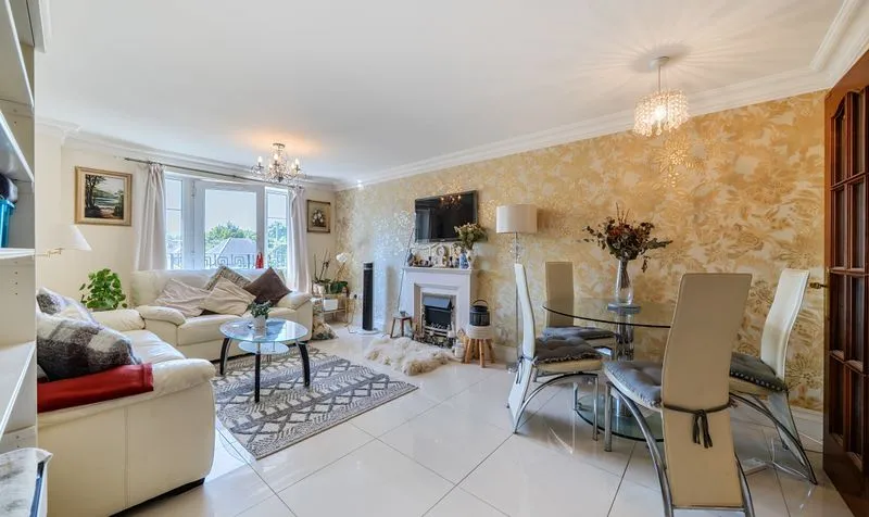 Cheam Road, Charlemont House, KT17, photo 2