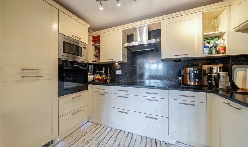 Cheam Road, Charlemont House, KT17, photo 9