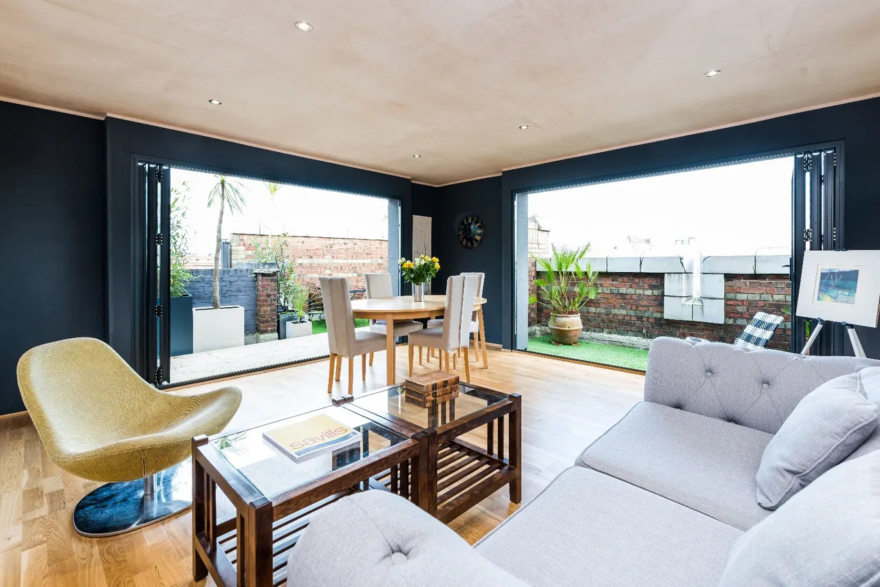 2 bed property for sale, Commercial Road, London, E14