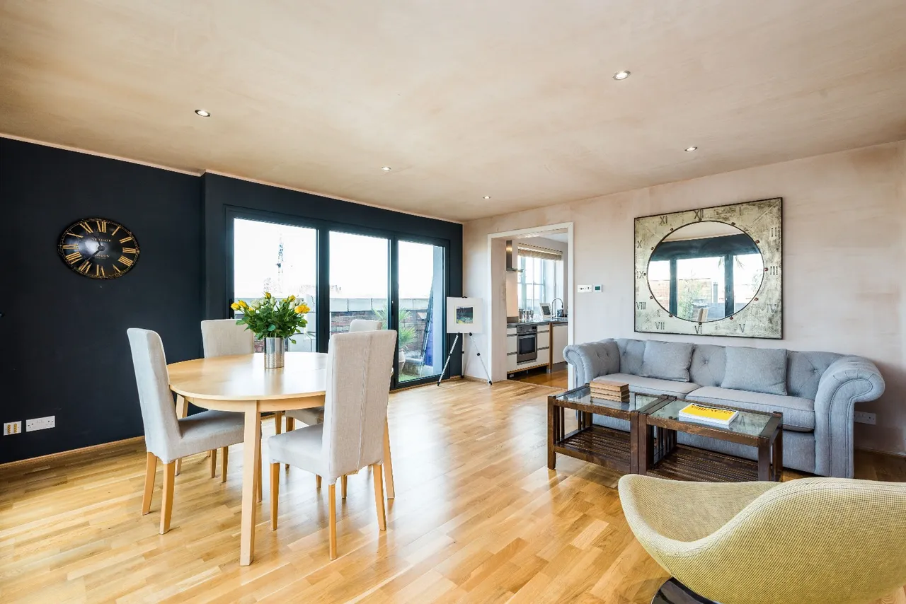 Commercial Road, London, E14, photo 6