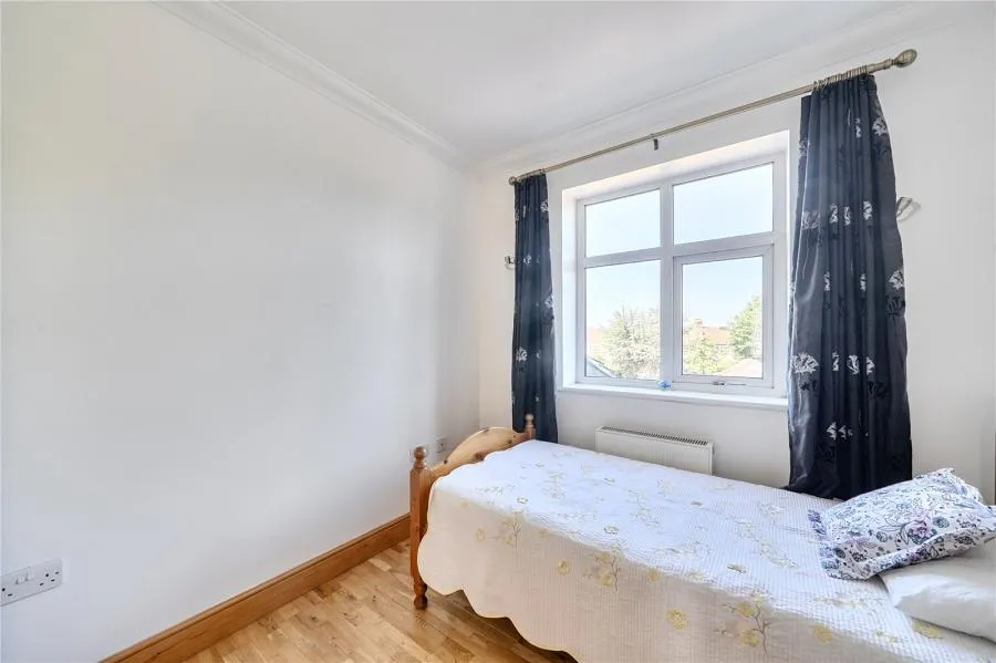 Tolworth Rise North, Surbiton, KT5, photo 11