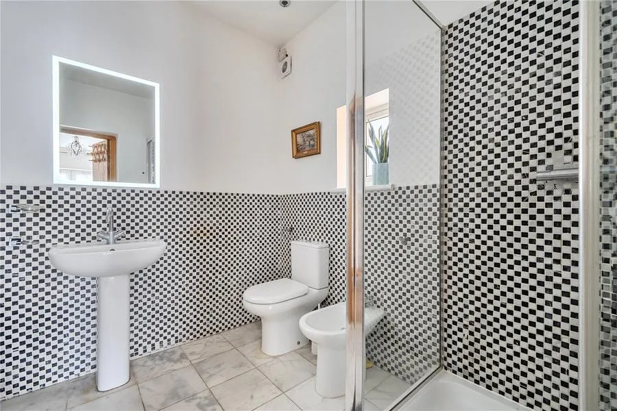 Tolworth Rise North, Surbiton, KT5, photo 16