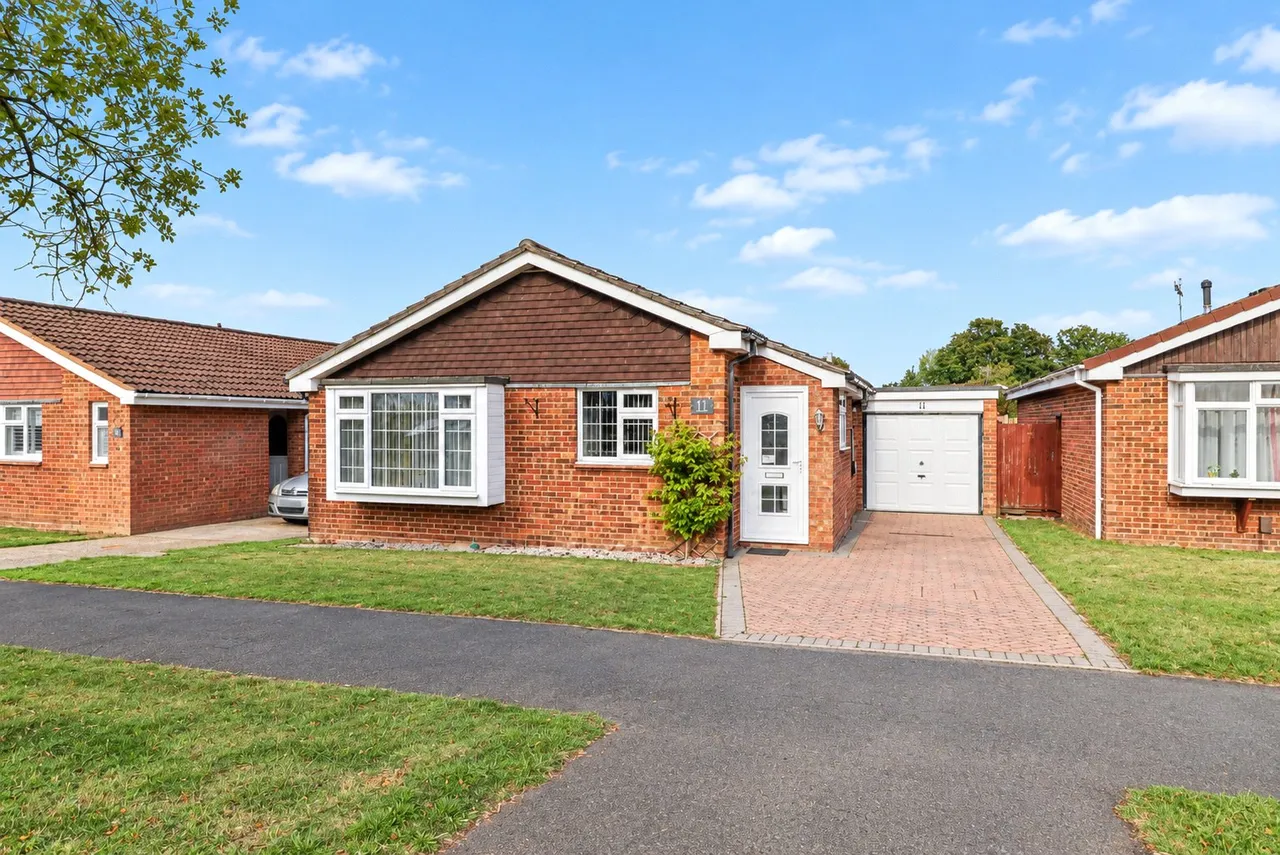 3 bed house for sale, Thursby Road, Woking, GU21