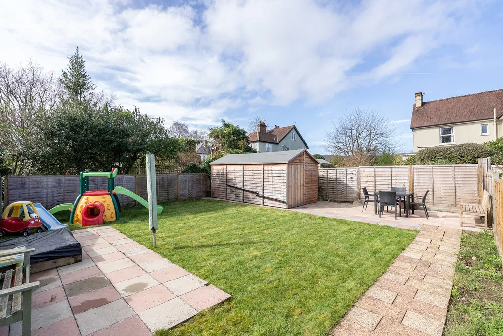 Swan Mill Gardens, Pixham, RH4, photo 2