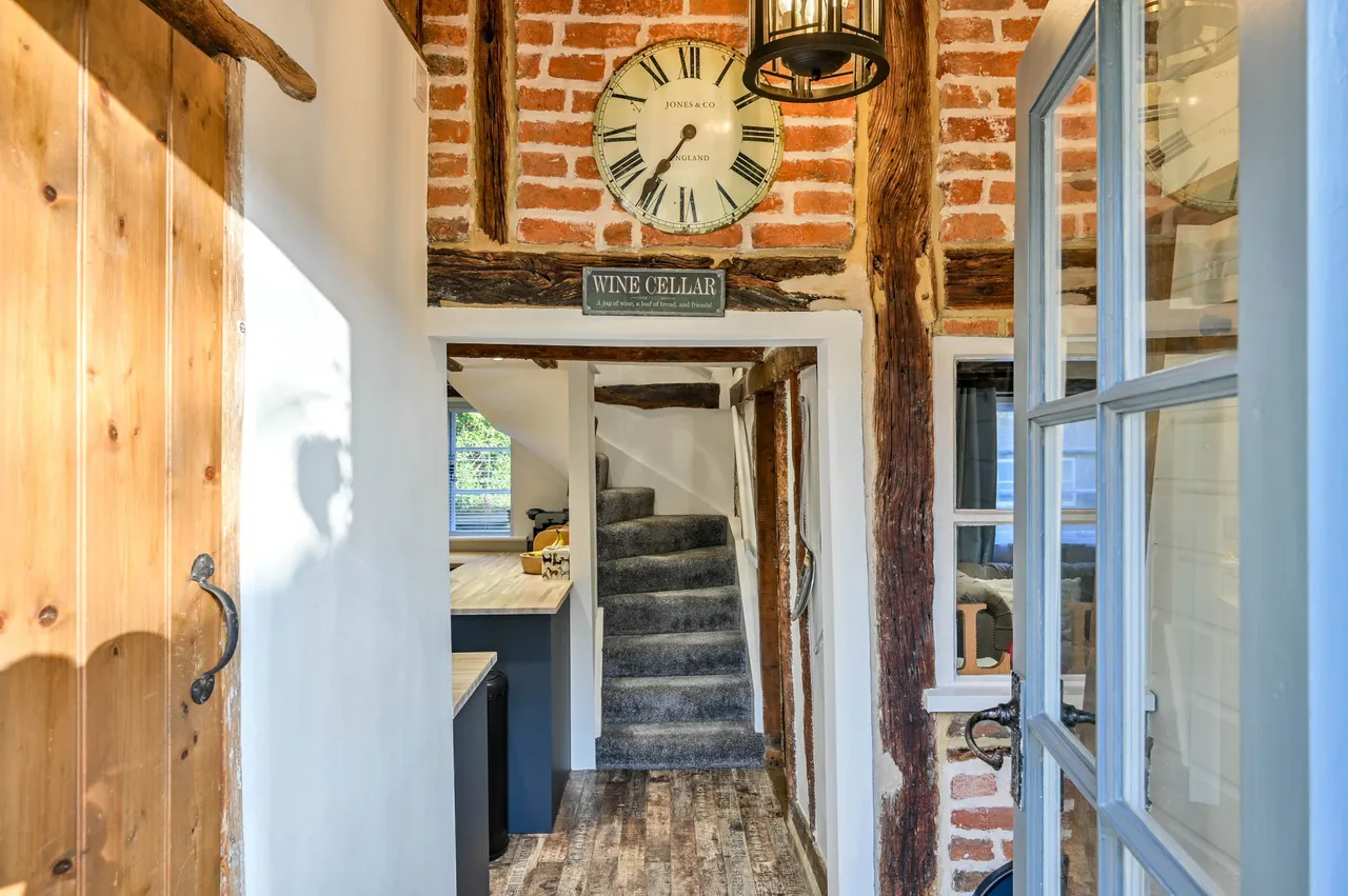 Hillier Cottage, The Street, Guildford, photo 11