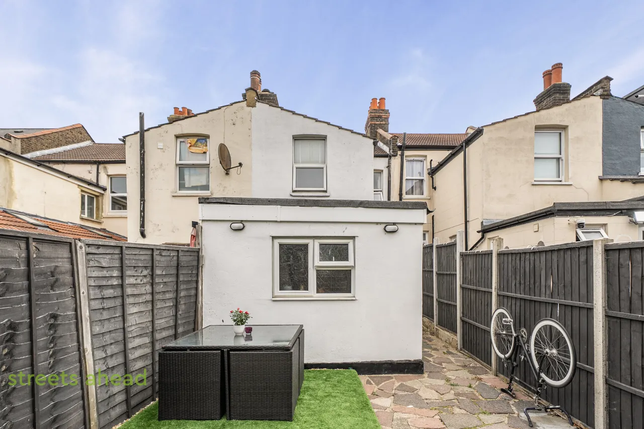 Bensham Grove, Thornton Heath, CR7, photo 17