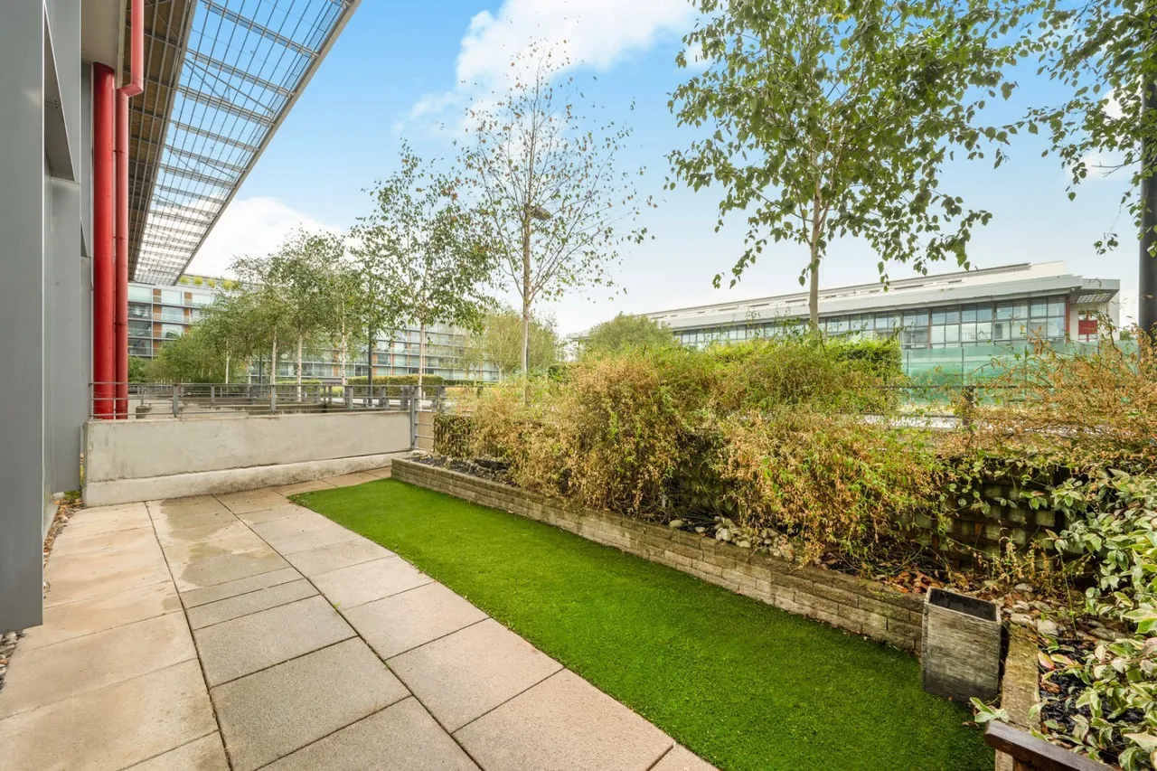 Highbury Stadium Square, London, N5, photo 6