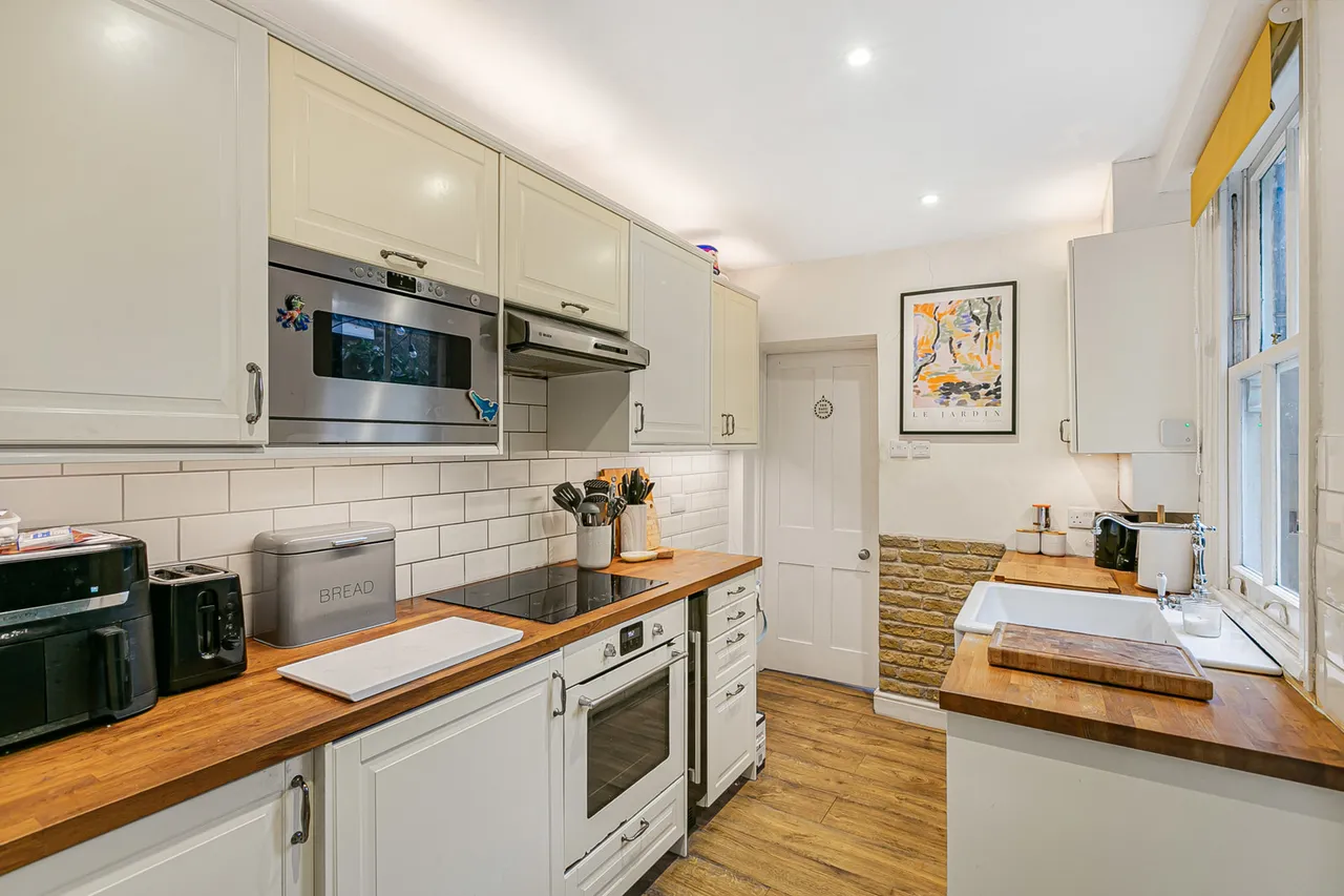 Harvest Road, Englefield Green, TW20, photo 8
