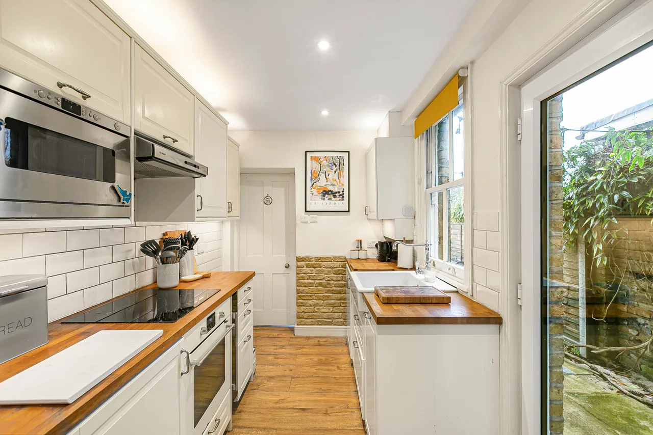 Harvest Road, Englefield Green, TW20, photo 9