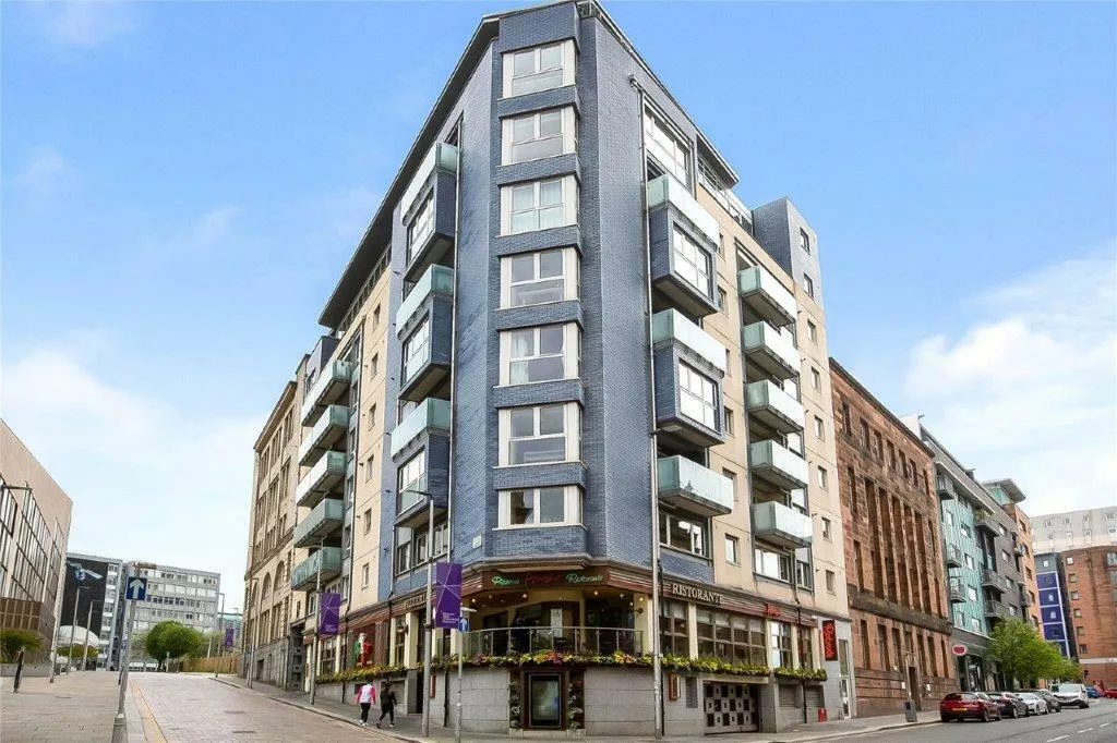 3 bed flat to rent, Ingram Street, Merchant City, G1