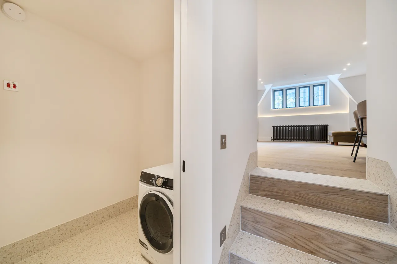 Flat 5, 13 Kensington High Street, London, photo 9