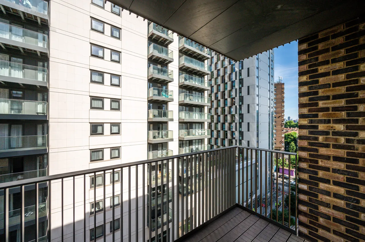 Apartment 704, Aytron Court, 6 New Lion Way, London, photo 8