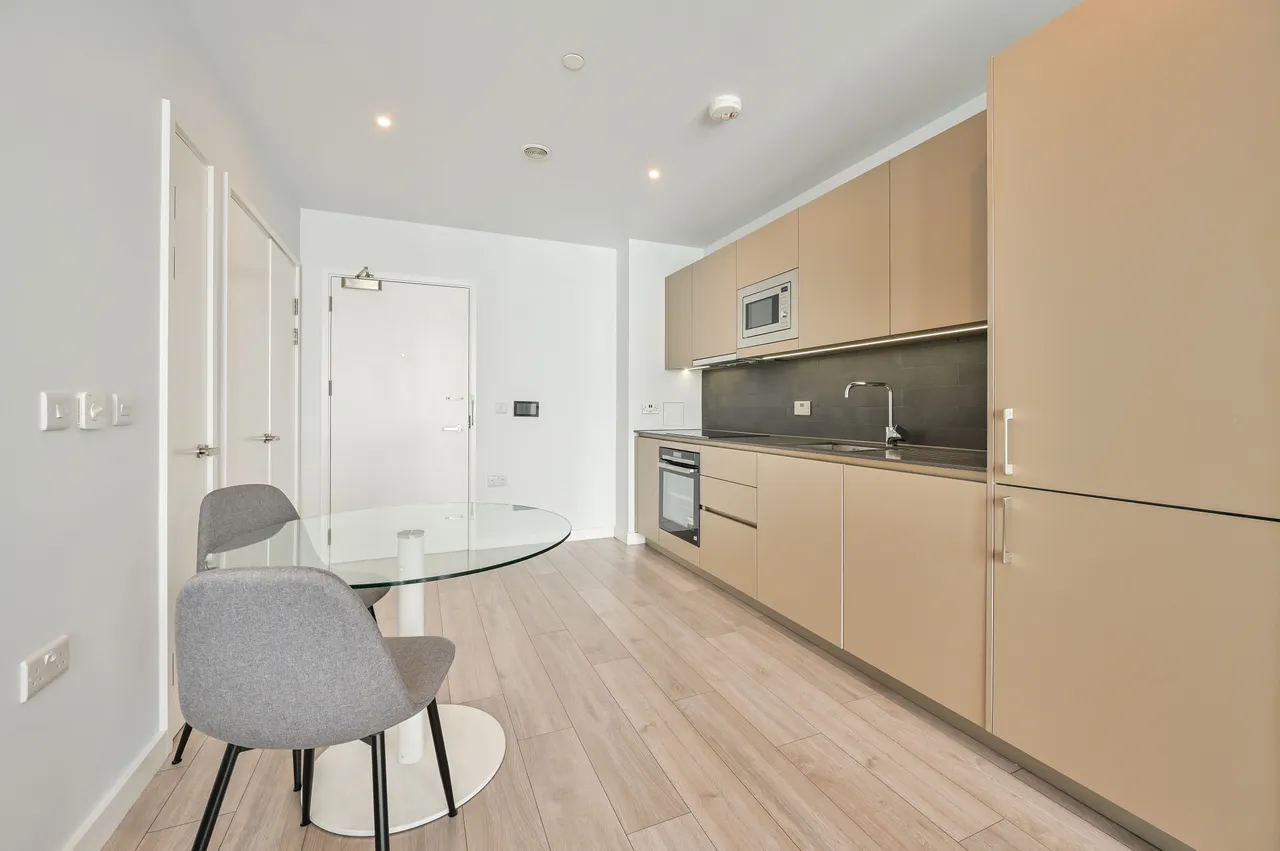 Apartment 704, Aytron Court, 6 New Lion Way, London, photo 11