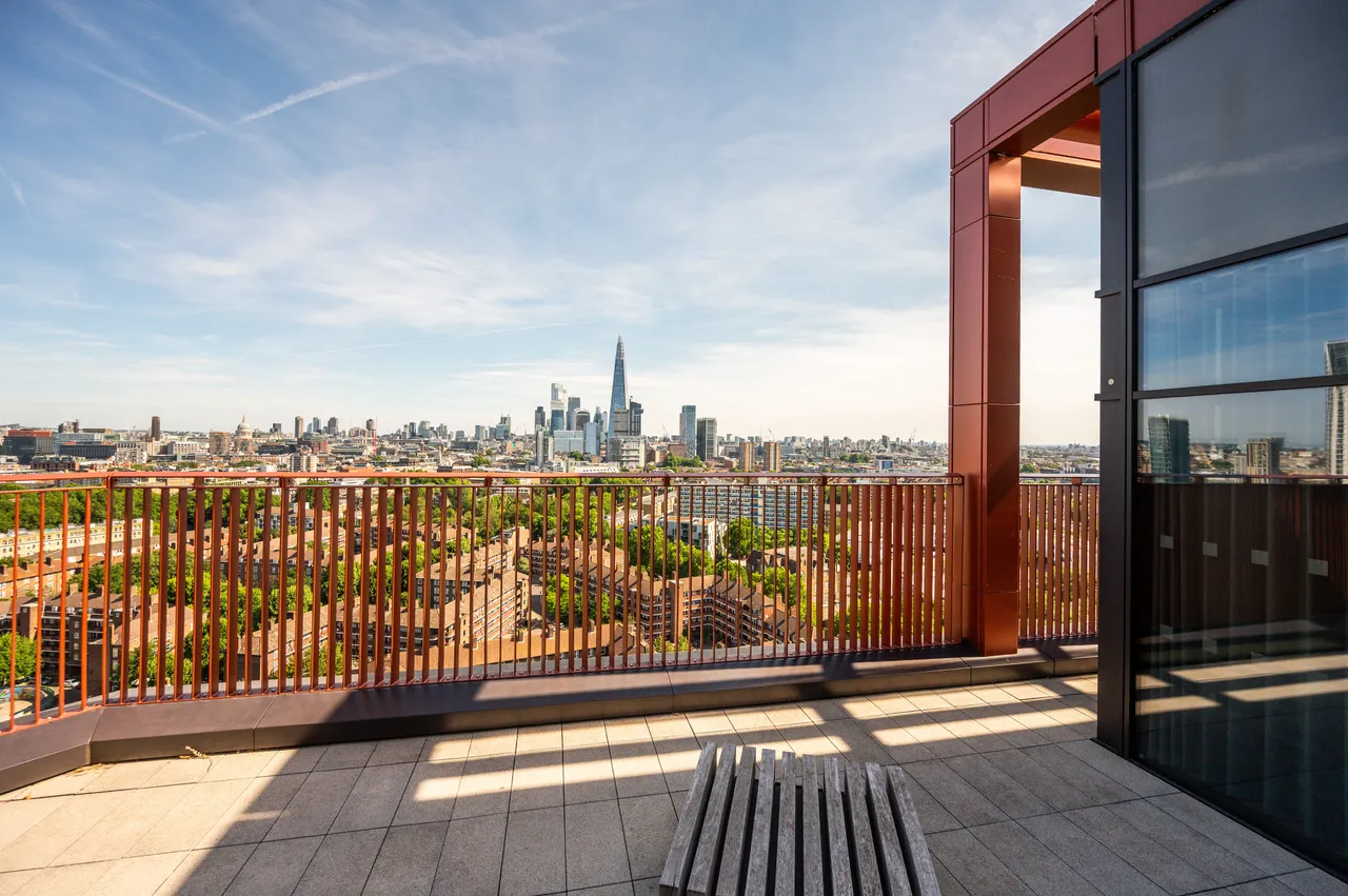 Apartment 704, Aytron Court, 6 New Lion Way, London, photo 2