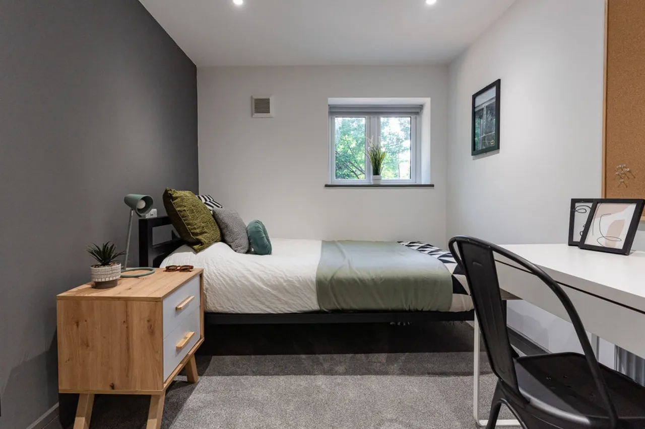 Thurmond Crescent, Stanmore, SO22, photo 2