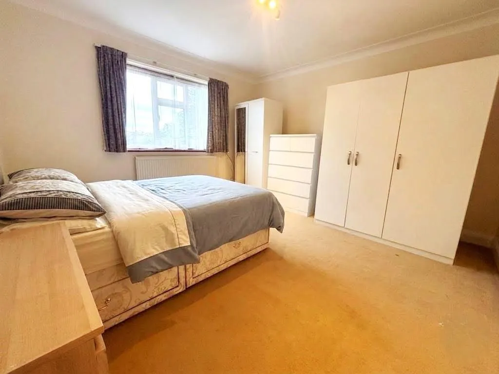 Selvage Lane, Mill Hill, photo 9