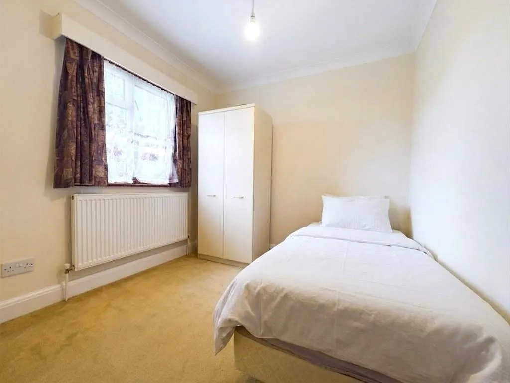 Selvage Lane, Mill Hill, photo 10
