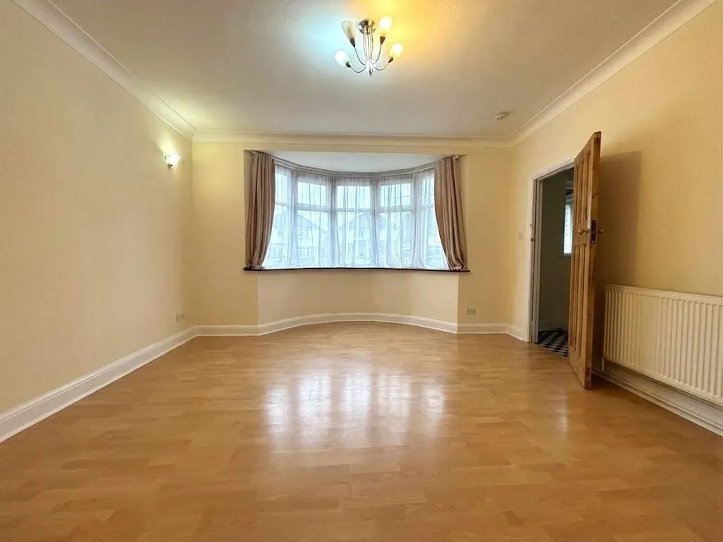 Selvage Lane, Mill Hill, photo 5